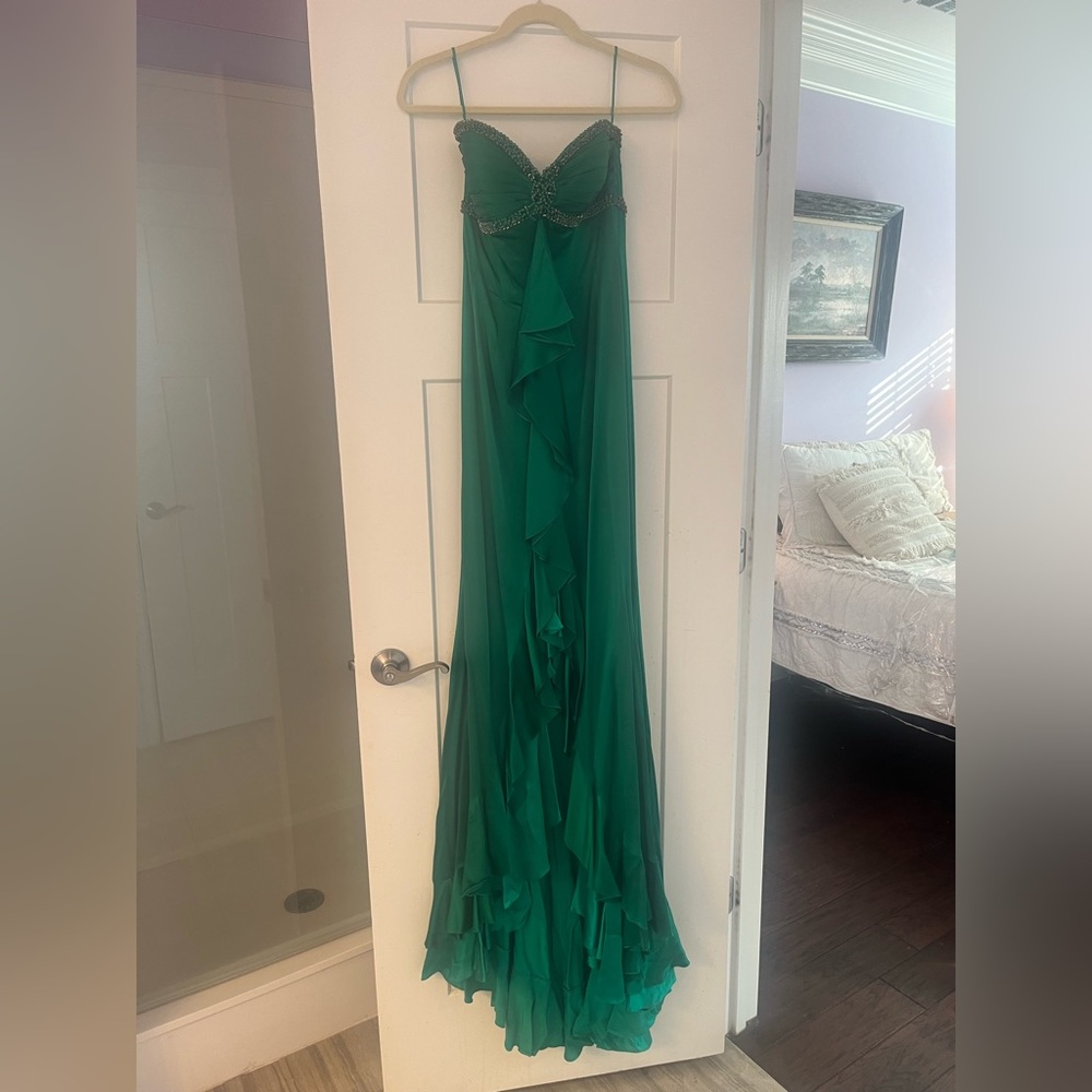 Elegant Emerald Green Silk Formal Gown